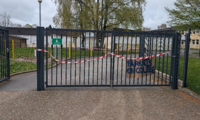 Non à la fermeture d'une classe à l'école maternelle du lac