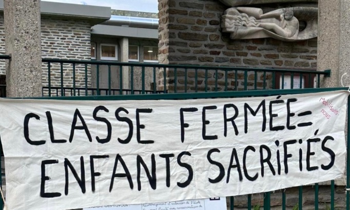NON aux fermetures de classe à Saint-Lô !!