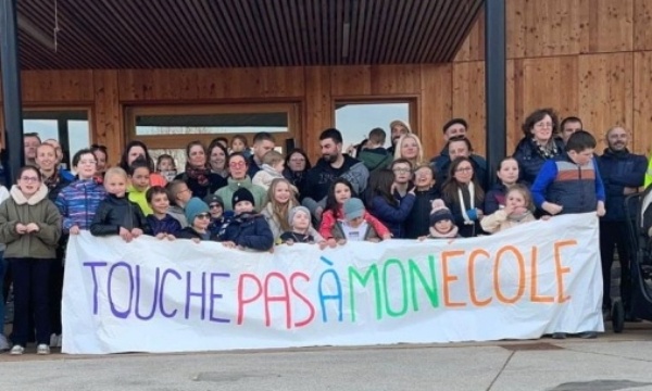 Non à la fermeture de la 4e classe au Pertuis !