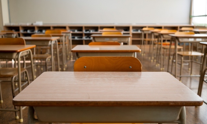 Non à la fermeture de classe à l'école du Centre