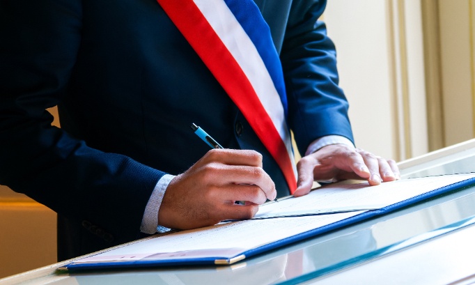 Pour des élus au casier vierge et la suppression des immunités