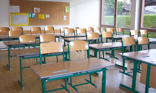 Non à la fermeture d'une classe à Lirac