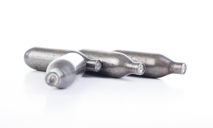 Interdire la vente de bouteilles de protoxyde d'azote aux jeunes