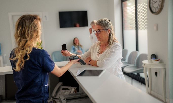 Pour le plafonnement immédiat des dépassements d'honoraires et l'accès aux soins