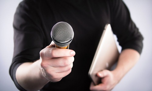 Messieurs les journalistes harceleurs, pour qui travaillez-vous, qui vous finance ?