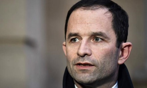 Mr Hamon, assistant d'un professeur à l'université : poste sans diplôme requis