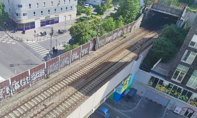 Pour que la Mairie ferme 50 m du pont a&eacute;rien du RER