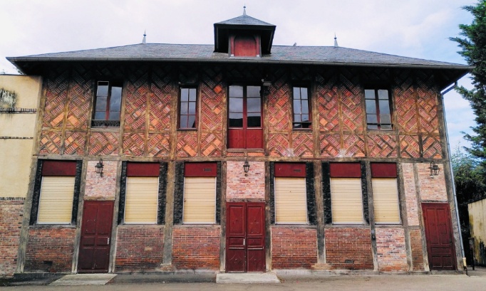 Pour la r&eacute;ouverture de la salle de cin&eacute;ma et de th&eacute;&acirc;tre de Saint-Fargeau