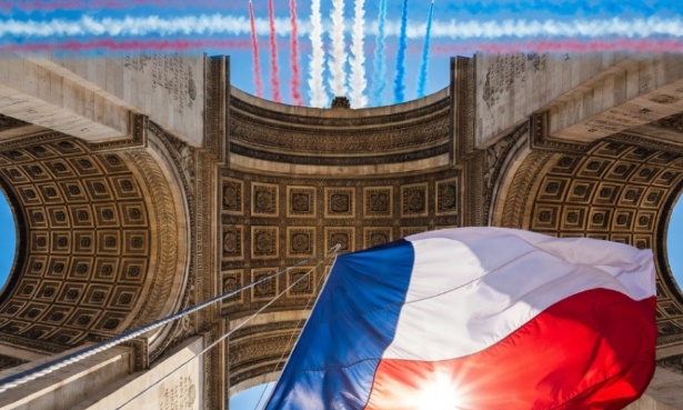 P&eacute;tition : Les banques fran&ccedil;aises doivent pr&ecirc;ter au Rassemblement National ! Il en va de la d&eacute;mocratie et de l&rsquo;&eacute;galit&eacute; de tous les partis politiques.