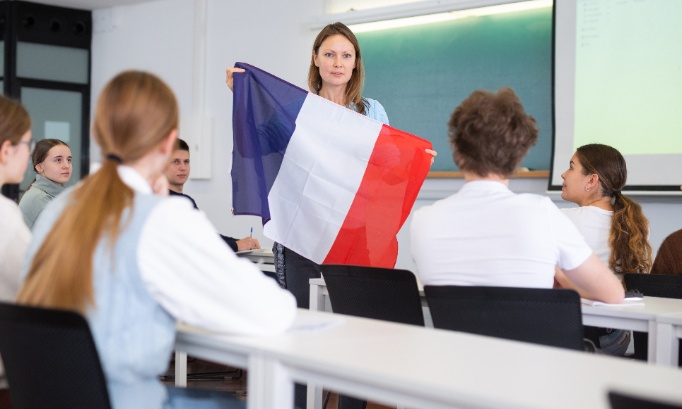 Pour l'obligation d'un drapeau français dans chaque classe !
