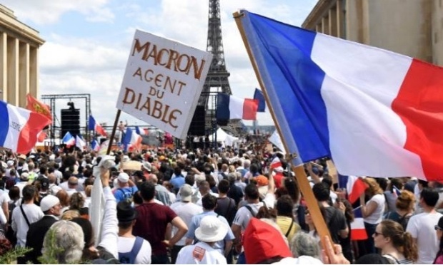 Non au cr&eacute;dit social en France en septembre 2026
