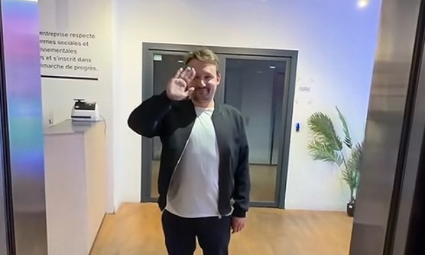 Pétition pour que le stagiaire de Brut reste