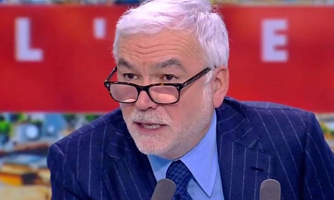 Pour retirer la clim sur le plateau de Cnews