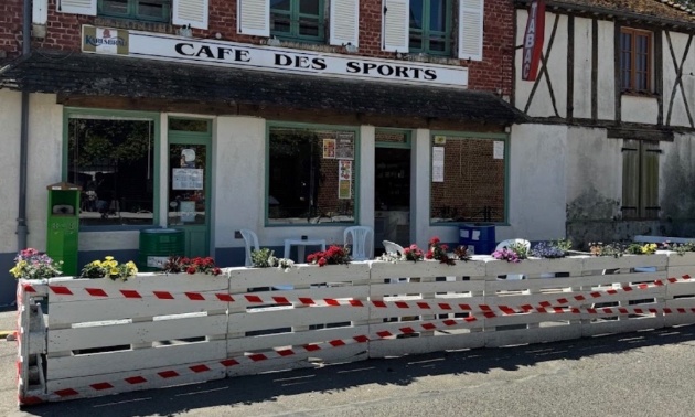 Sauvons la térrasse du café des sports !