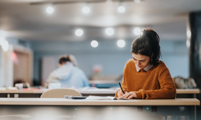 Moins de cours, m&ecirc;mes examens ? Demandons une solution &eacute;quitable