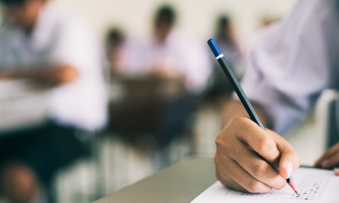 Pour l’annulation immédiate des examens au Collège Sainte‑Marie de Saint‑Ghislain