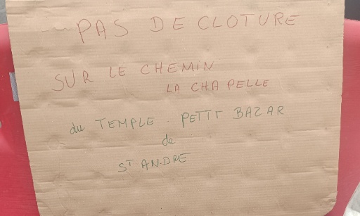 Stop &agrave; la construction de la cl&ocirc;ture du parking derri&egrave;re le temple