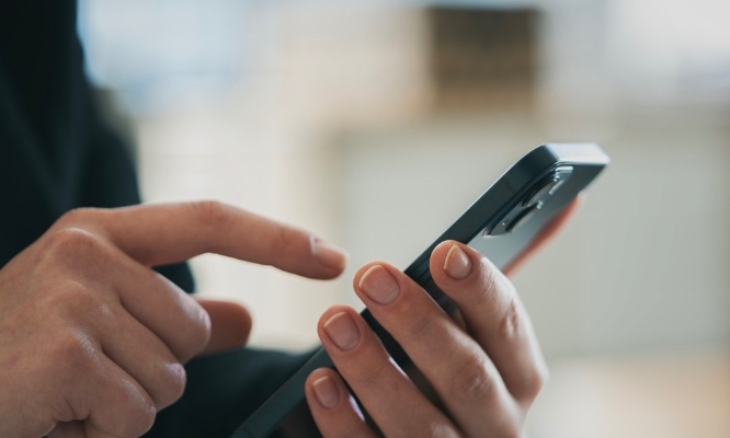 Contre l'interdiction du téléphone portable au lycée