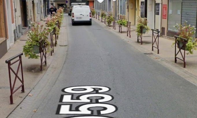 Pour des trottoirs accessibles et s&eacute;curis&eacute;s Rue de la R&eacute;publique &agrave; Saint-Cyr-sur-Mer