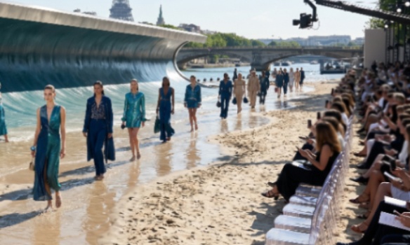 Scandale écologique à Paris : Stop aux défilés Louis Vuitton climatisés en extérieur !