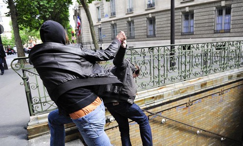 Françoise Degois compare les violences dans les cités aux manifestations agricoles et ouvrières