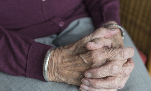 Mettre fin &agrave; la maltraitance des personnes &acirc;g&eacute;es en EHPAD