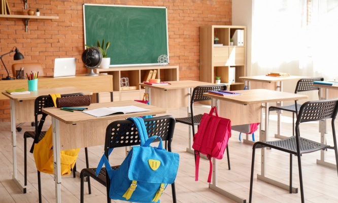 Pour le maintien du directeur de l'école UI Tama