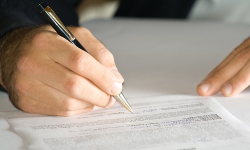 Rupture de contrat avec Medhi Meklat