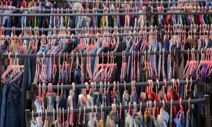 Stop à la taxe anti-pauvres et à l’injustice de la fast fashion