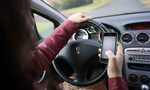 Demande d'une peine plus lourde pour les téléphones au volant