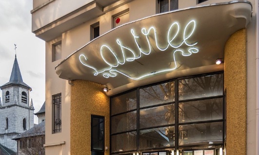Stationnements vélo devant cinéma Astree