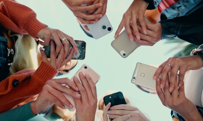 Abrogeons l'interdiction des réseaux sociaux aux moins de 15 ans !