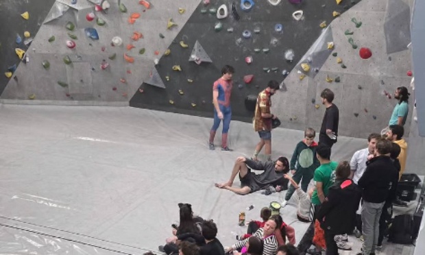 Soutenez l’embauche d’un professionnel dans votre salle d’escalade.