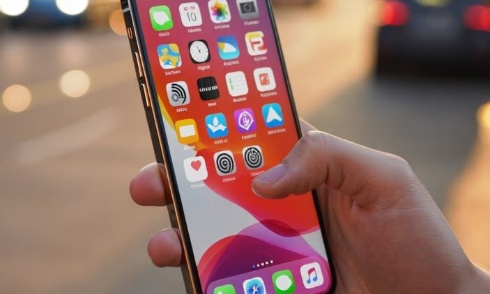 Pour réautoriser l’usage du téléphone portable au lycée dès maintenant