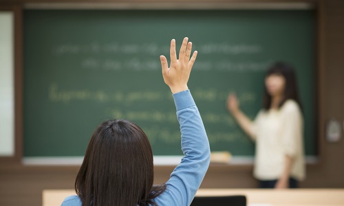 Soutien à un professeur vient d'être suspendu ...