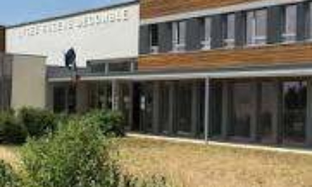 Lycée Eugene Decomble - Pour autoriser les téléphones portables dans la cour et le hall
