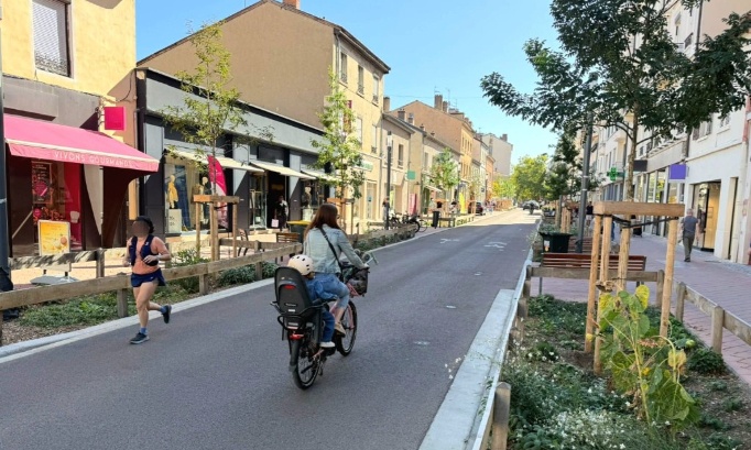 Prot&eacute;geons l'avenue des Fr&egrave;res Lumi&egrave;res du trafic de transit
