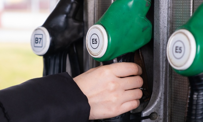 Contre la vie chère Avant le 17/10 carburant gaz électricité 0 taxe sur les augmentations