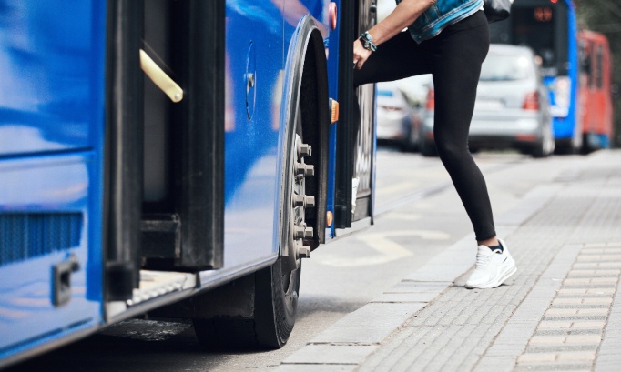 Sécurisons l’arrêt de bus “Les tines” (route de saint Jeannet) Protégeons nos enfants