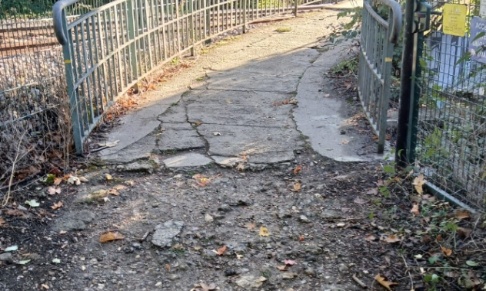 Faisons réparer le chemin et le pont piétons de la porte jaune du parc St-Cloud !