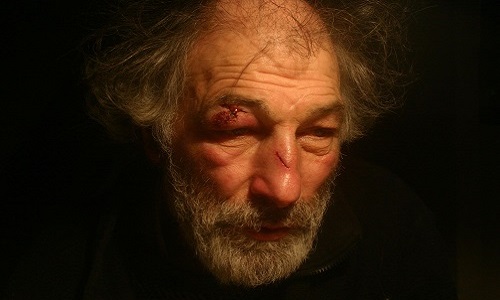 Paris : Halte à la maltraitance d'un vieil homme, Giuseppe