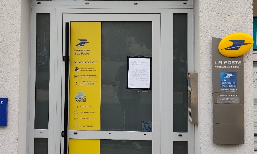 pour la réouverture de La Poste du quartier St Jo à NANTES
