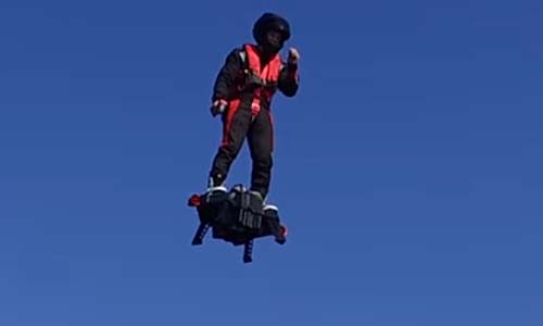 Pour que Francky Zapata puisse voler librement avec son flyboard air