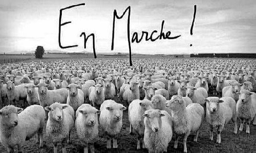 Barrage au socialiste Emmanuel Macron