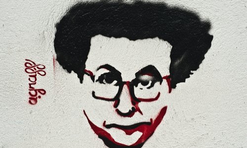 Faire entrer Balavoine et Coluche dans le programme scolaire de l'histoire de France