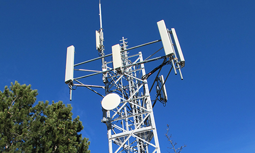 Non à l'antenne relais SFR camouflée dans le clocher de l'église à Saint Martin la Plaine (42800)