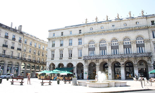 Non à la voiture Place de la Liberté à Bayonne