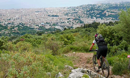 Pour la mise en place de poubelles sur la Route Mont Chauve