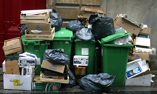 Non aux poubelles au milieu de notre lotissement !