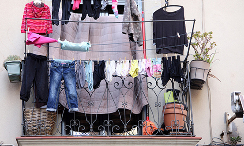 Ne plus interdire le séchage du linge sur les balcons
